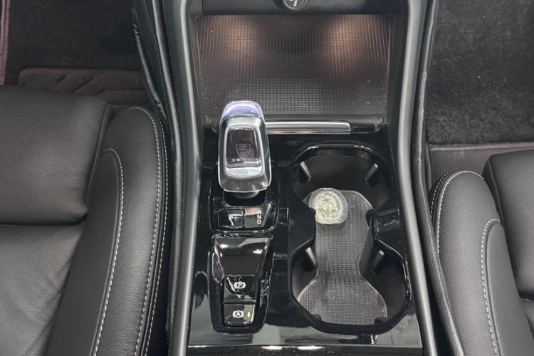 Used Volvo XC40 2024 B4 4x4 Smart Luxury Edition Gear Lever