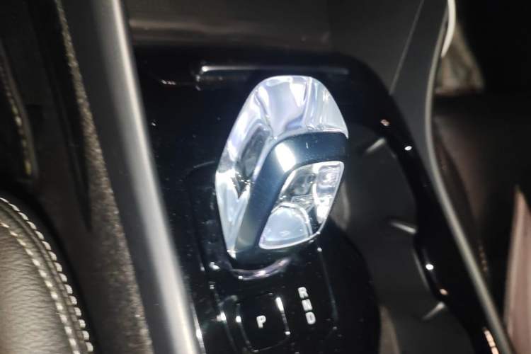Used Volvo XC40 2024 B4 4x4 Smart Luxury Edition Gear Lever