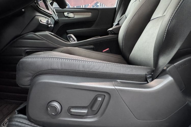 Used Volvo XC40 2024 B4 4x4 Smart Luxury Edition Interior 3