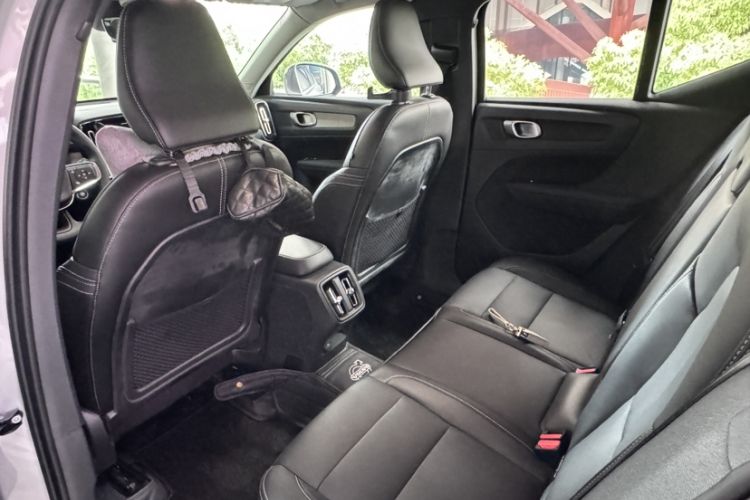 Used Volvo XC40 2024 B4 4x4 Smart Luxury Edition Interior 4