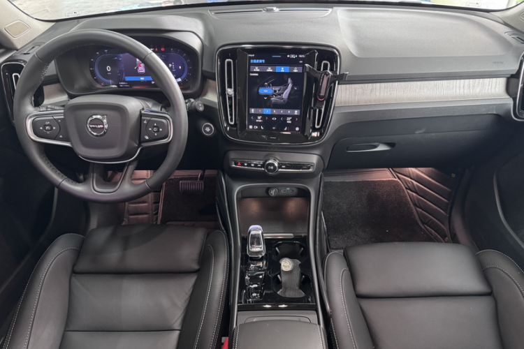 Used Volvo XC40 2024 B4 4x4 Smart Luxury Edition Interior 5