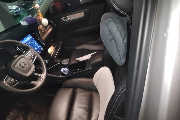 Used Volvo XC40 2024 B4 4x4 Smart Luxury Edition Left Front Seat