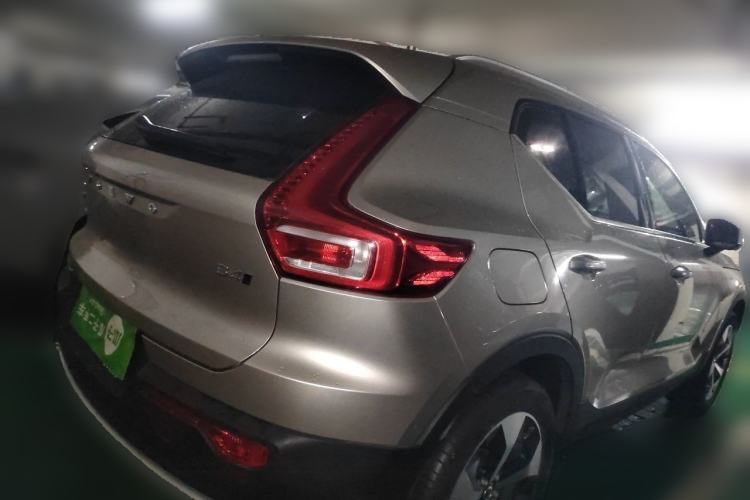 Used Volvo XC40 2024 B4 4x4 Smart Luxury Edition Rear Right 45 Deg
