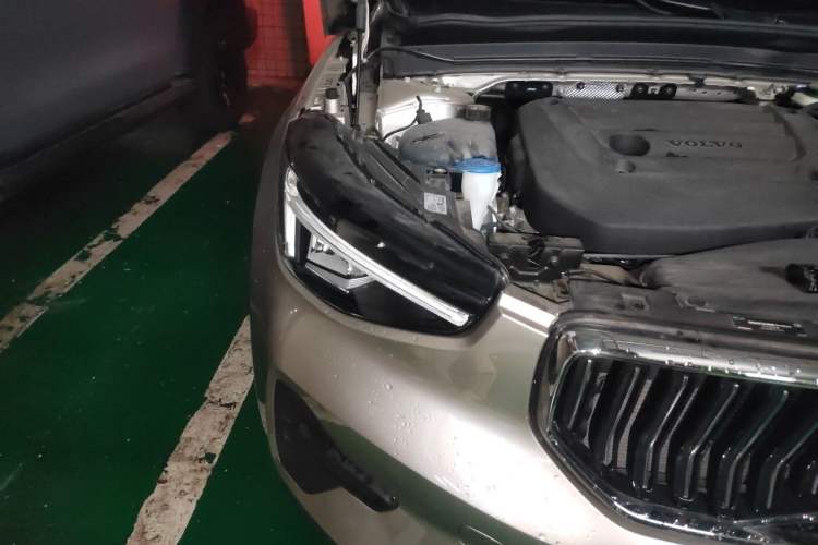 Used Volvo XC40 2024 B4 4x4 Smart Luxury Edition Right Front Headlight