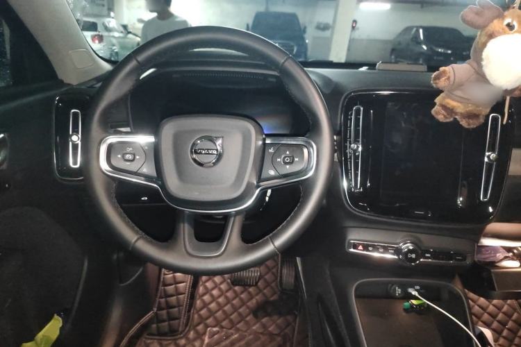 Used Volvo XC40 2024 B4 4x4 Smart Luxury Edition Steering Wheel