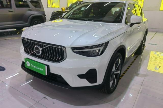 Używany Volvo XC40 2024 B4 4x4 Smart Luxury Edition