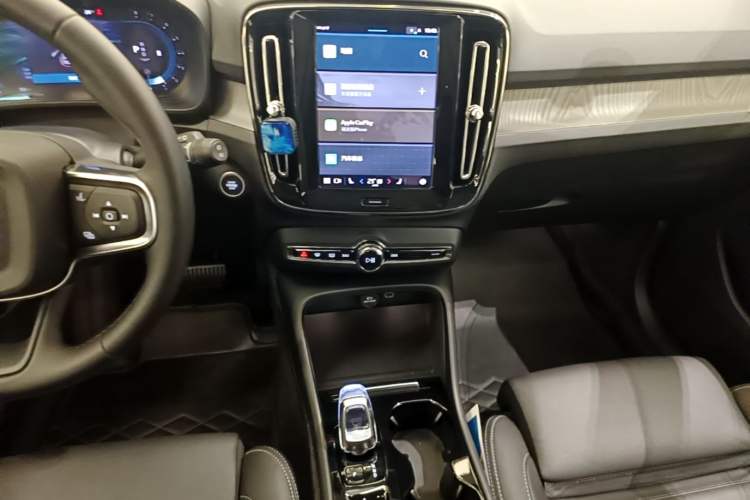 Used Volvo XC40 2024 B4 4x4 Smart Luxury Edition Audio And AC Panel