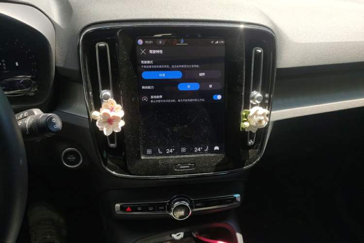 Used Volvo XC40 2024 B4 4x4 Smart Luxury Edition Audio And AC Panel