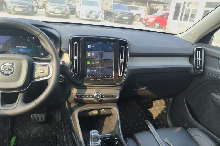 Used Volvo XC40 2024 B4 4x4 Smart Luxury Edition Audio And AC Panel