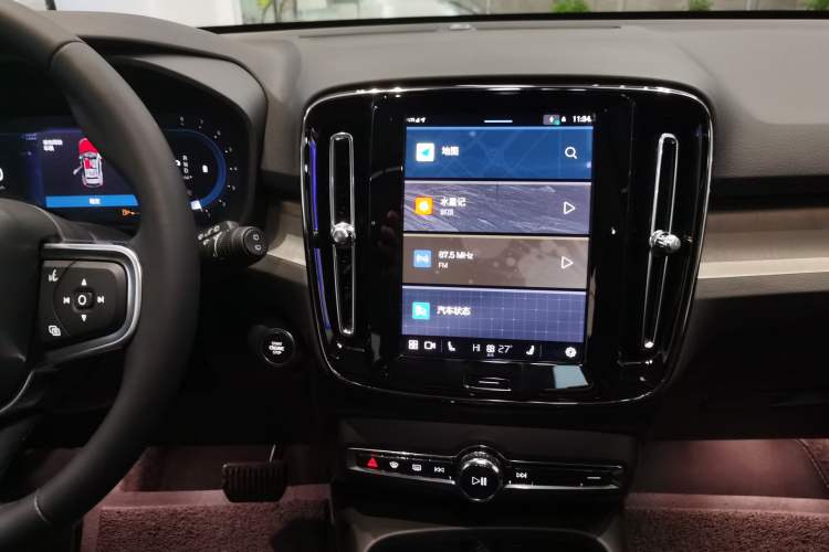 Used Volvo XC40 2024 B4 4x4 Smart Luxury Edition Audio And AC Panel