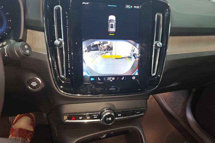 Used Volvo XC40 2024 B4 4x4 Smart Luxury Edition Audio And AC Panel