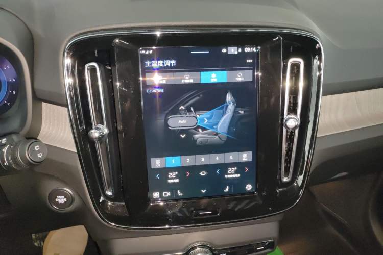 Used Volvo XC40 2024 B4 4x4 Smart Luxury Edition Audio And AC Panel