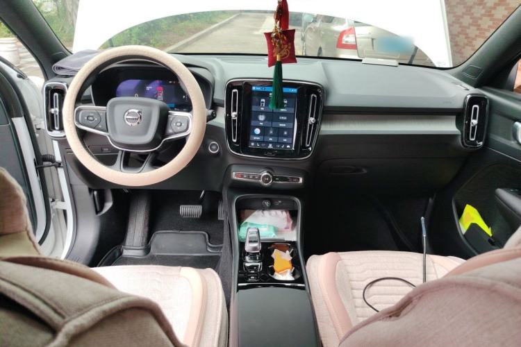 Used Volvo XC40 2024 B3 Zhiyuan Luxury Edition Center Console