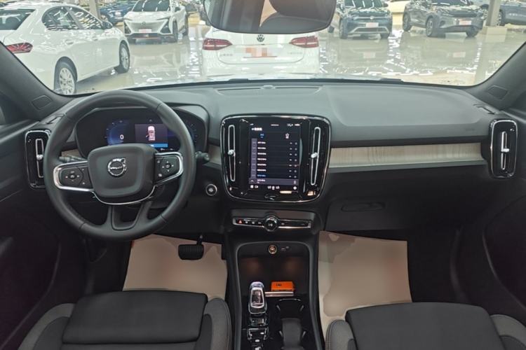 Used Volvo XC40 2024 B3 Zhiyuan Luxury Edition Center Console