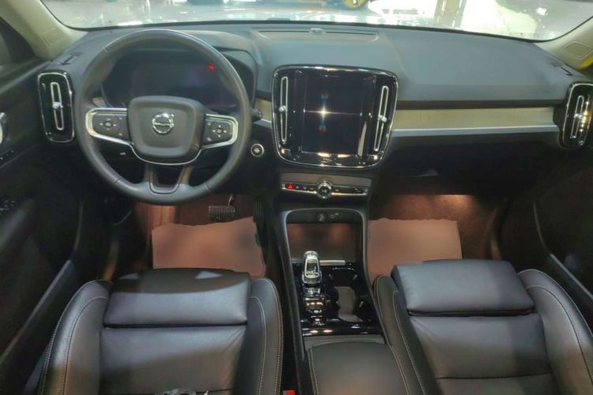 Used Volvo XC40 2024 B4 4x4 Smart Luxury Edition Center Console