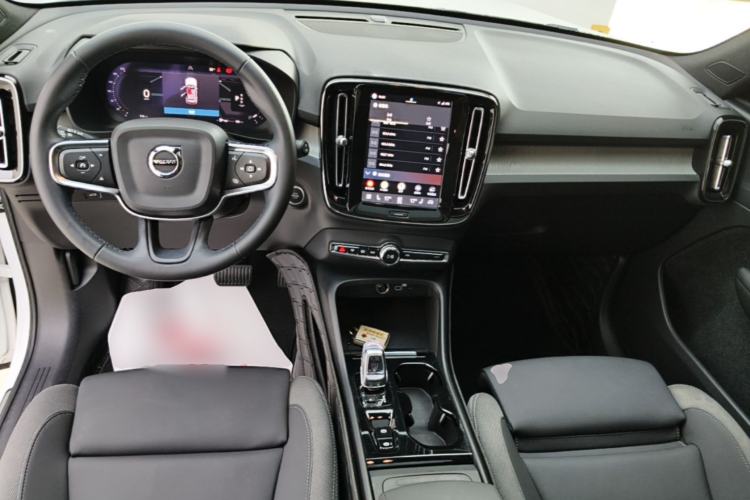 Used Volvo XC40 2024 B3 Zhiyuan Luxury Edition Center Console