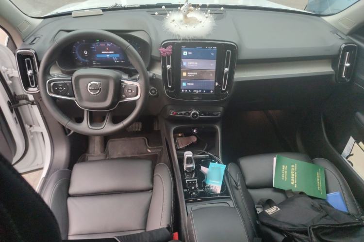 Used Volvo XC40 2024 B4 4x4 Smart Luxury Edition Center Console