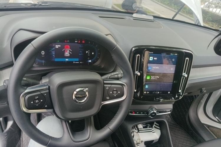 Used Volvo XC40 2024 B3 Zhiyuan Luxury Edition Center Console