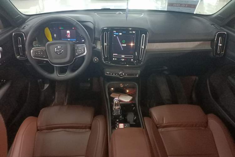 Used Volvo XC40 2024 B3 Zhiyuan Luxury Edition Center Console