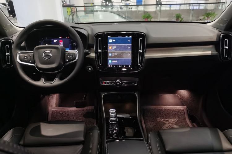 Used Volvo XC40 2024 B4 4x4 Smart Luxury Edition Center Console