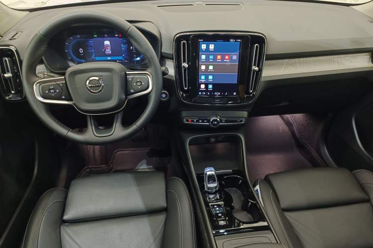 Used Volvo XC40 2024 B4 4x4 Smart Luxury Edition Center Console