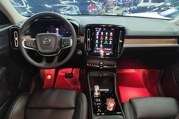 Used Volvo XC40 2024 B4 4x4 Smart Luxury Edition Center Console