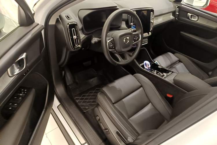Used Volvo XC40 2024 B4 4x4 Smart Luxury Edition Driver Seat