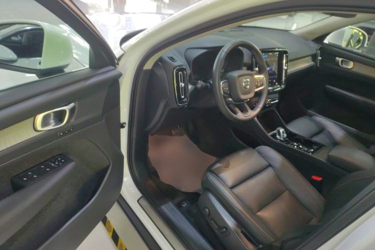 Used Volvo XC40 2024 B4 4x4 Smart Luxury Edition Driver Seat
