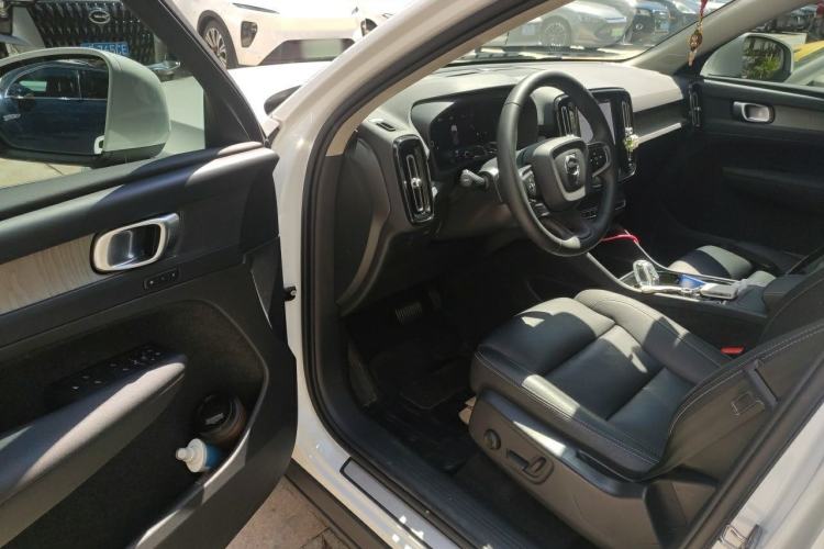 Used Volvo XC40 2024 B4 4x4 Smart Luxury Edition Driver Seat