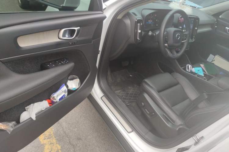 Used Volvo XC40 2024 B4 4x4 Smart Luxury Edition Driver Seat