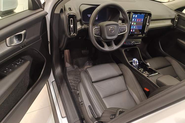 Used Volvo XC40 2024 B4 4x4 Smart Luxury Edition Driver Seat