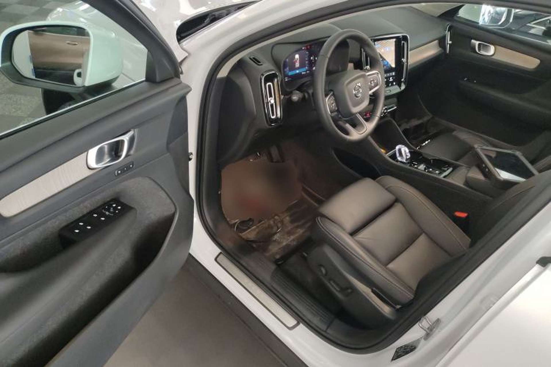 Used Volvo XC40 2024 B4 4x4 Smart Luxury Edition Driver Seat