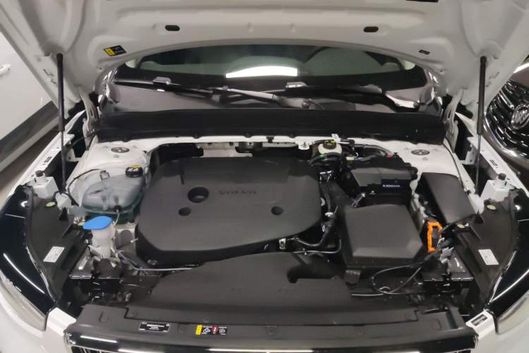 Used Volvo XC40 2024 B4 4x4 Smart Luxury Edition Engine Bay