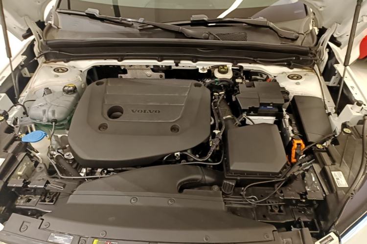 Used Volvo XC40 2024 B4 4x4 Smart Luxury Edition Engine Bay