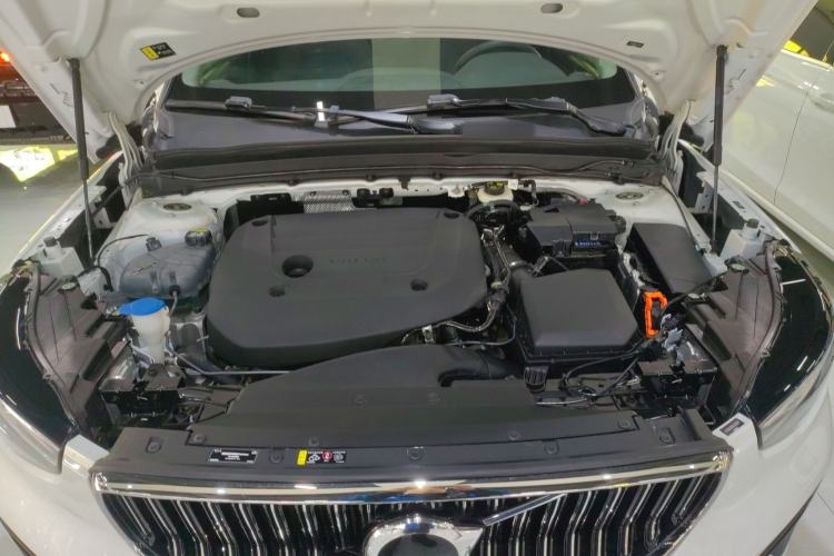 Used Volvo XC40 2024 B4 4x4 Smart Luxury Edition Engine Bay