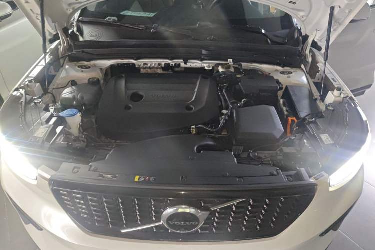 Used Volvo XC40 2024 B4 4x4 Smart Luxury Edition Engine Bay