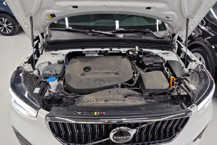 Used Volvo XC40 2024 B4 4x4 Smart Luxury Edition Engine Bay