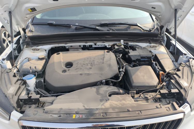 Used Volvo XC40 2024 B4 4x4 Smart Luxury Edition Engine Bay