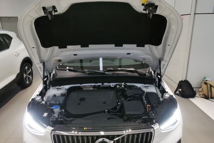 Used Volvo XC40 2024 B4 4x4 Smart Luxury Edition Engine Bay