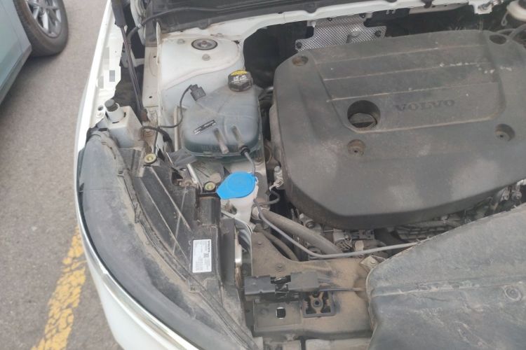 Used Volvo XC40 2024 B4 4x4 Smart Luxury Edition Engine Bay Right