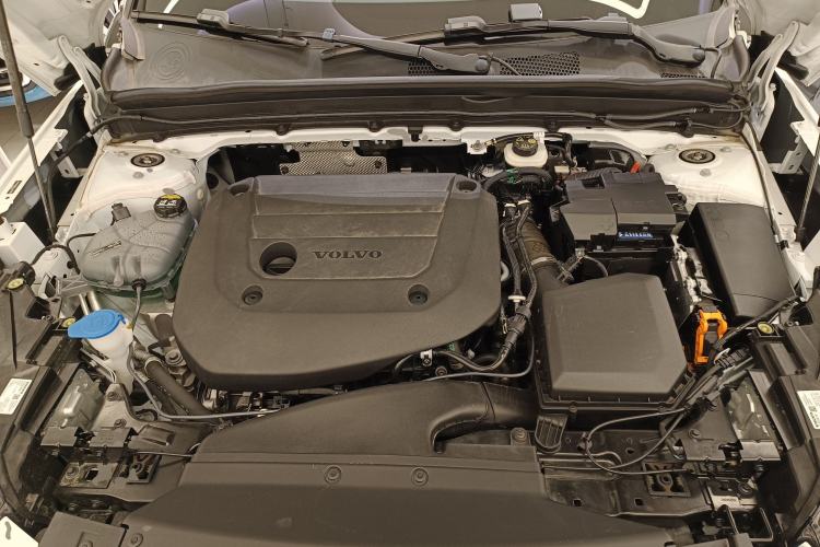 Used Volvo XC40 2024 B4 4x4 Smart Luxury Edition Engine Bay