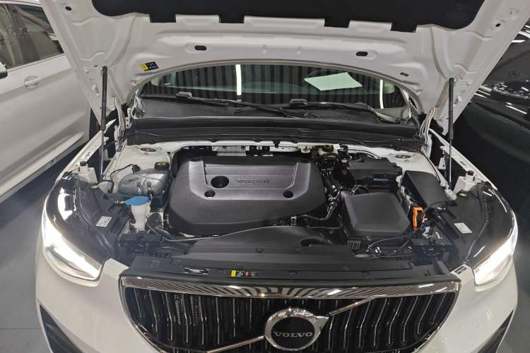 Used Volvo XC40 2024 B4 4x4 Smart Luxury Edition Engine Bay