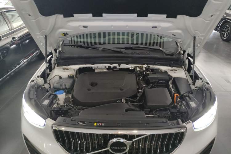 Used Volvo XC40 2024 B4 4x4 Smart Luxury Edition Engine Bay