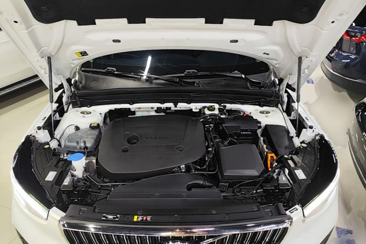 Used Volvo XC40 2024 B4 4x4 Smart Luxury Edition Engine Bay