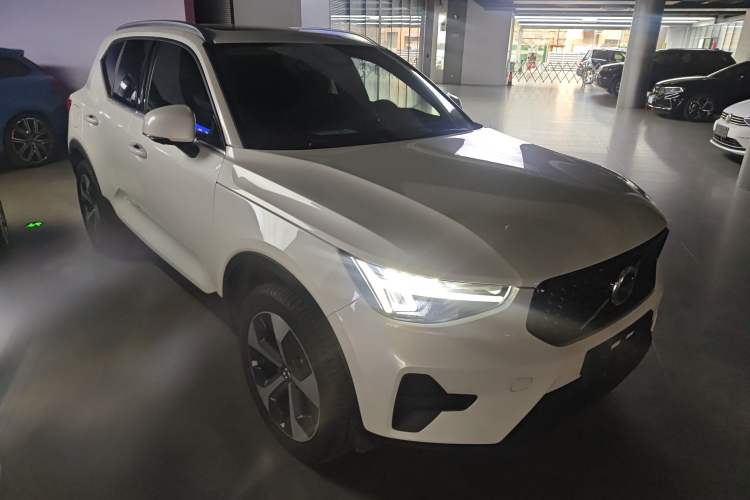 Used Volvo XC40 2024 B4 4x4 Smart Luxury Edition Exterior 1
