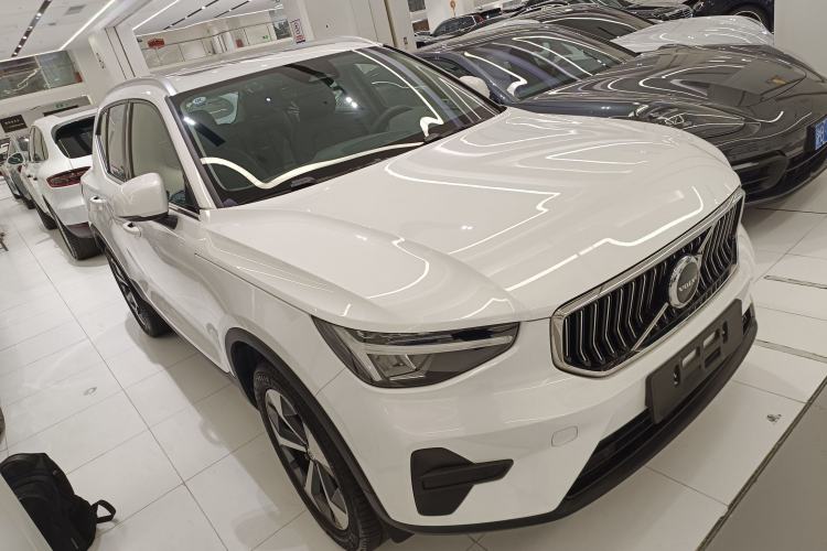 Used Volvo XC40 2024 B4 4x4 Smart Luxury Edition Exterior 1