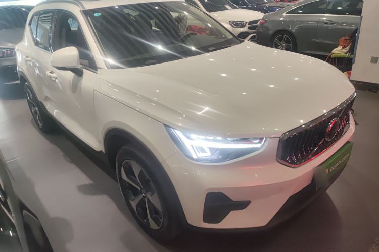 Used Volvo XC40 2024 B4 4x4 Smart Luxury Edition Exterior 2