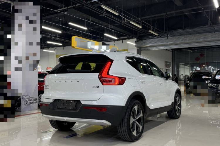Used Volvo XC40 2024 B4 4x4 Smart Luxury Edition Exterior 2