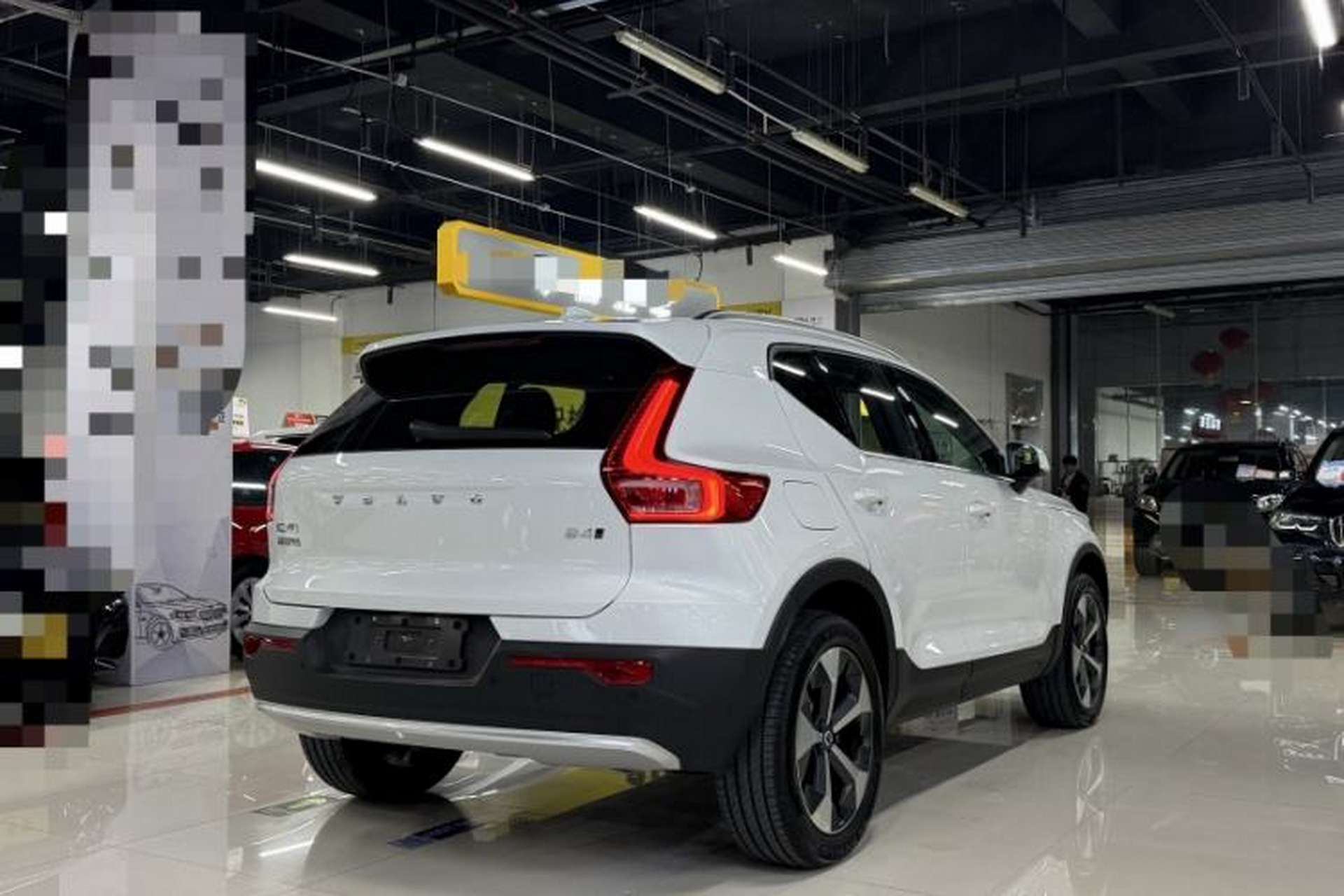 Used Volvo XC40 2024 B4 4x4 Smart Luxury Edition Exterior 2