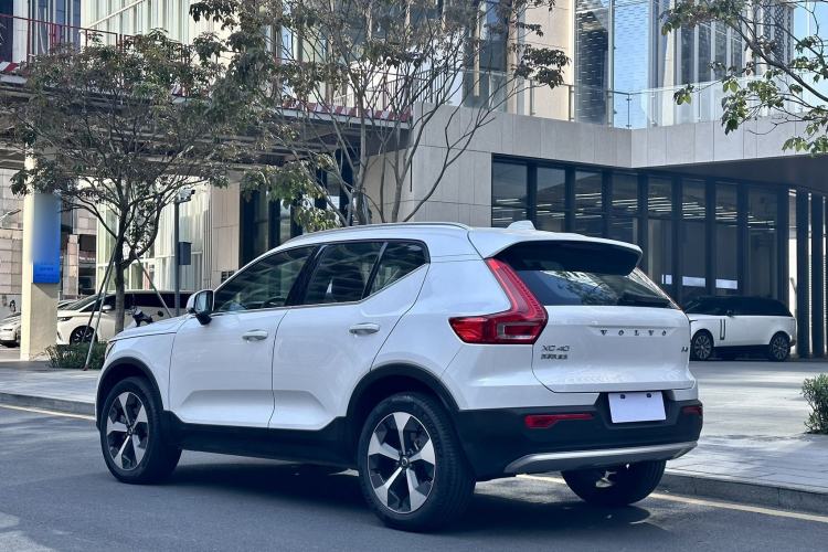 Used Volvo XC40 2024 B4 4x4 Smart Luxury Edition Exterior 2